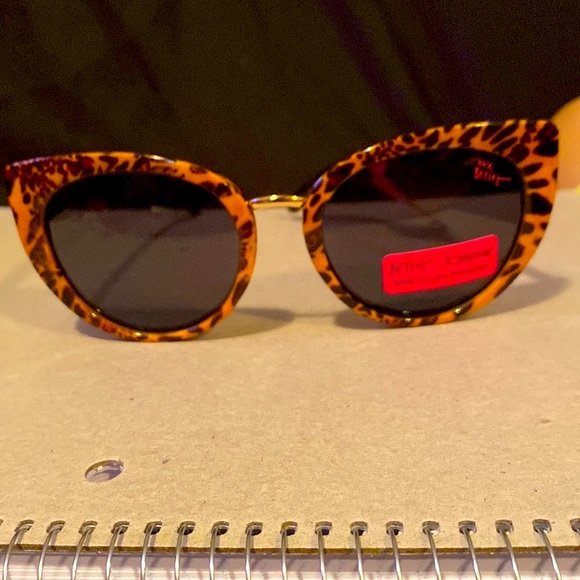 Betsey Johnson sunglasses, NWT, leopard print/design, 100% UV PROTECTION. - Picture 14 of 16